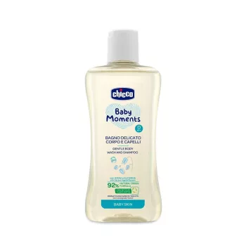   CHICCO Baby Moments kímélő sampon hajra és testre 92 % természetes összetevőkkel 200 ml