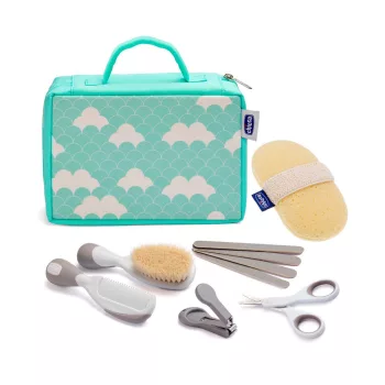 CHICCO Utazó higiéniai készlet gyerekeknek 6 az 1-ben