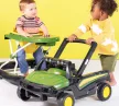 BRIGHT STARTS Járóka 4 az 1-ben John Deere Gator™ 6 hónapos kortól