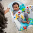 BABY EINSTEIN Zenélő rezgő pihenőszék fényekkel Kick to It Neptune 9 kg-ig
