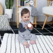 BABY EINSTEIN Rágóka aktivitásokkal Cal’s Sensory Shake-up™3hó+