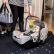 BABY EINSTEIN Játék csörgővel C-karikán u Cal-a-Puller™ 0hó+
