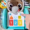 BABY EINSTEIN Zenélő interaktív játék Chase & Tap Earl™ 6hó+
