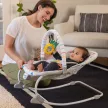 BABY EINSTEIN Zenei rezgő pihenőszék Dean's Discovery Spot™ 0m+ 9kg-ig