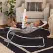 BABY EINSTEIN Zenei rezgő pihenőszék Dean's Discovery Spot™ 0m+ 9kg-ig