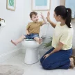 BRIGHT STARTS Flip & Sit™ STITCH™ 18m+ WC-redukció, 23 kg-ig