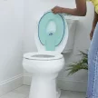 BRIGHT STARTS Flip & Sit™ STITCH™ 18m+ WC-redukció, 23 kg-ig