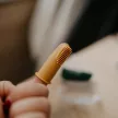 PETITE&MARS Szilikon ujjra húzható fogkefe szett Rose&Sand 2 db 6m+
