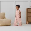 ERGOPOUCH Alvózsák és kezeslábas 2 az 1-ben organikus pamut Suit Daisies 3-12 hó, 6-10 kg, 0,2 tog