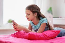 Az okostelefonok és tabletek hatása a gyerekek fejlődésére